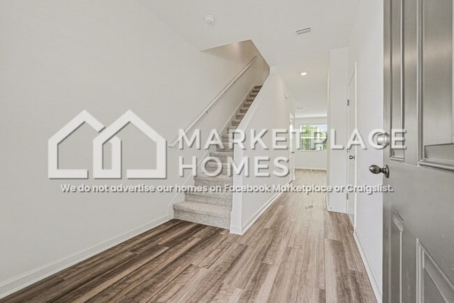 Building Photo - 11890 Sylvia St