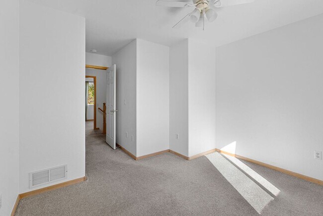 Building Photo - 2016 Glenmoor Dr