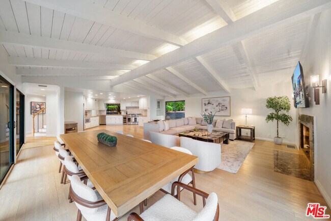 Building Photo - 9305 Beverlycrest Dr