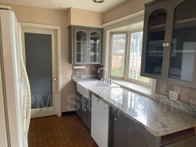 Building Photo - 575 E Berkeley St