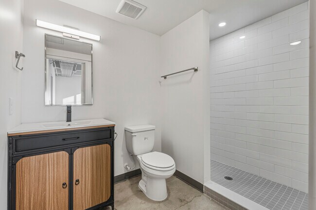 Building Photo - 415 S Weber St