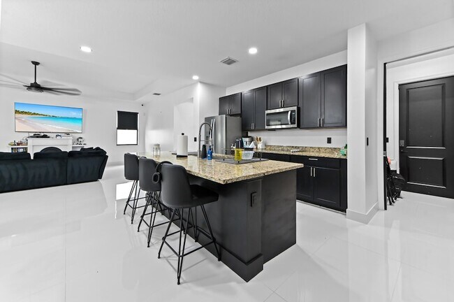 Building Photo - 7461 Moonrise Dr