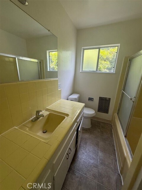 Building Photo - 3204 2nd St