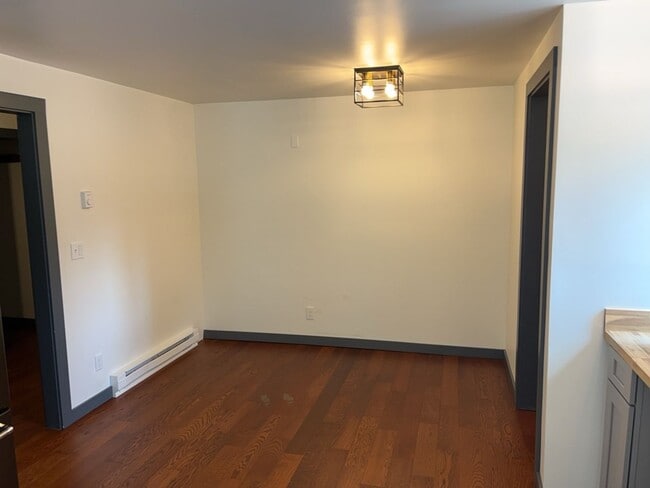 Building Photo - Wonderful Spacious 3-Bedroom 3 Bath with Over an Acre of Land with a Private Gate!
