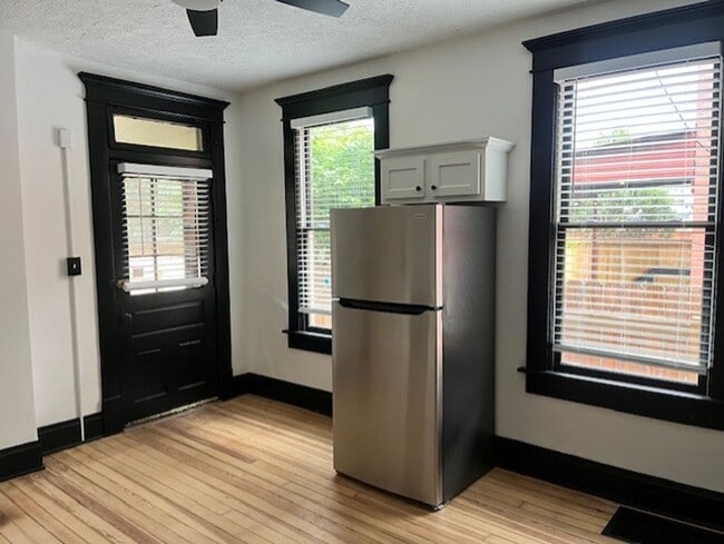 Building Photo - Welcome to your German Village Townhouse.
