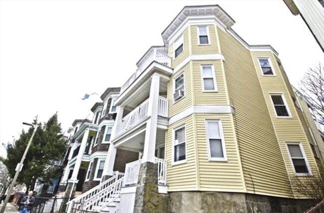 Building Photo - 18 Chase St