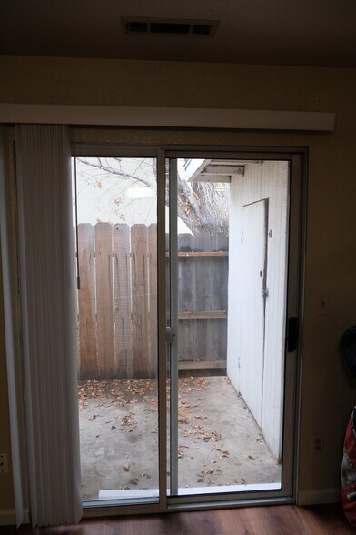 Sliding door to Patio - 118 W Beverly Pl