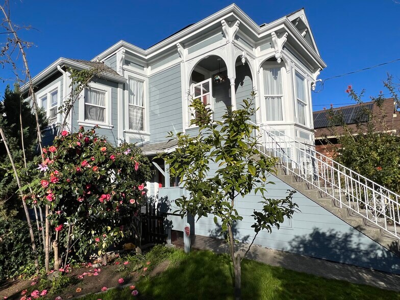 Building Photo - 3208 Ellis St