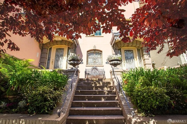 Building Photo - 67 Divisadero St