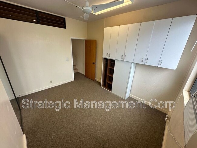 Building Photo - 3717 Manini Way