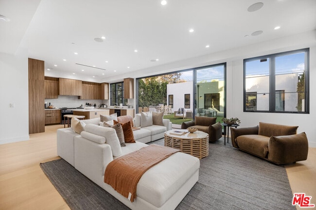 Building Photo - 4256 Camellia Ave