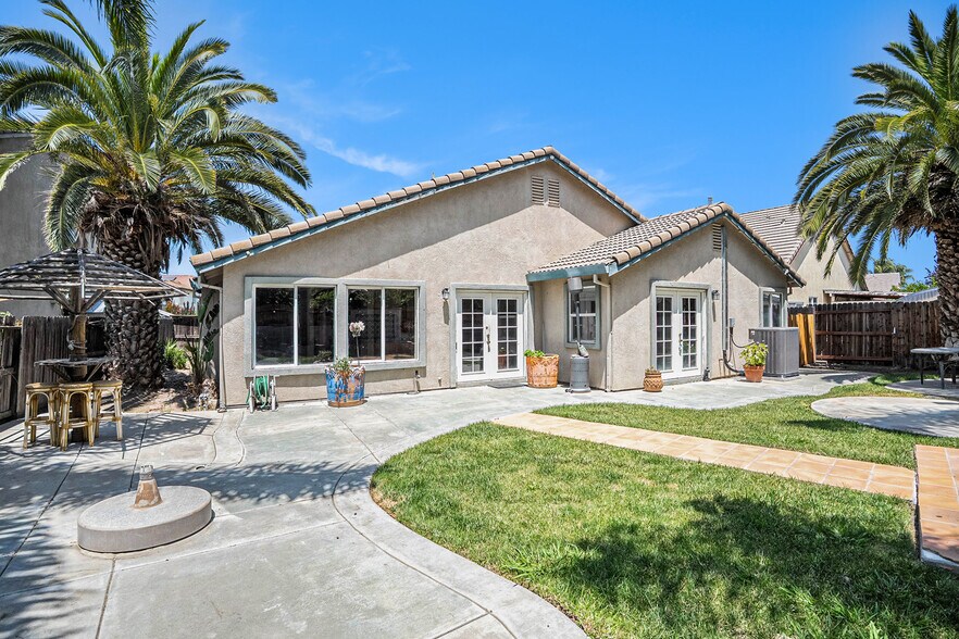 Building Photo - 8736 Glacier Point Dr