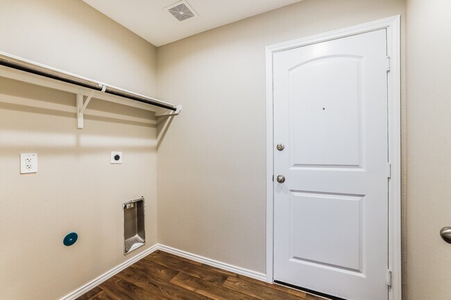 Building Photo - 10011 Lavender Ln