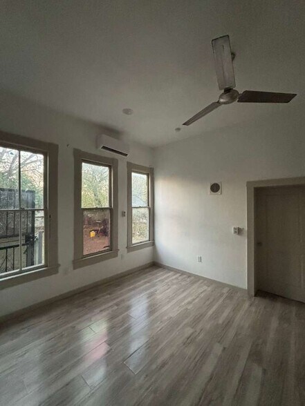 Building Photo - 2004 Monterey St