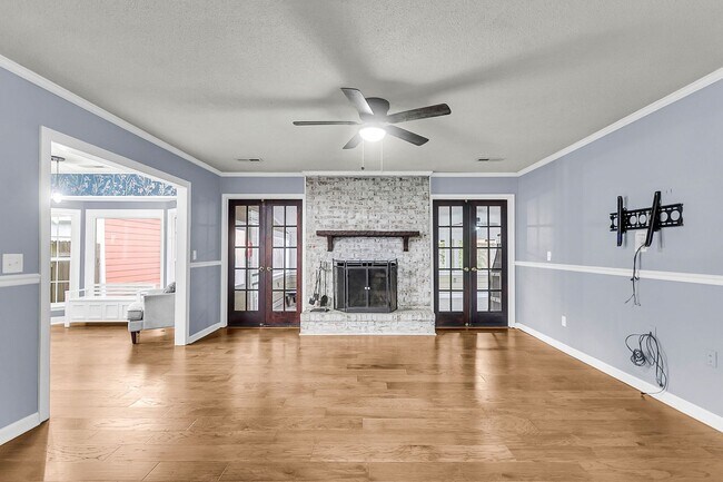 Building Photo - Charming Updated Home with Designer Kitche...