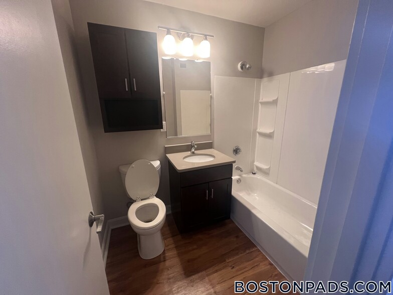 Building Photo - 9 Bronsdon St