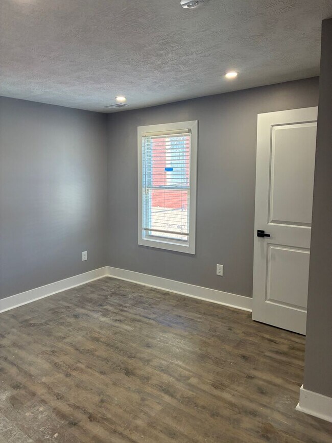 Building Photo - 352-354 Ermine Way