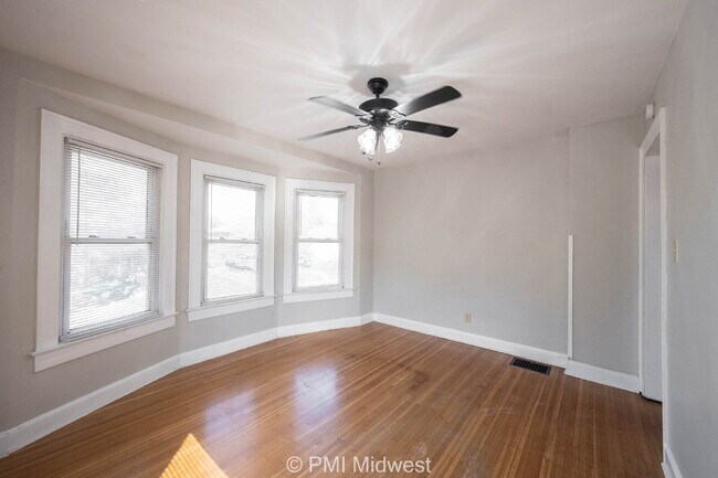 Building Photo - "Charming 3 Bedroom with Hardwood Floors in Indianapolis - Don't Miss Out!"