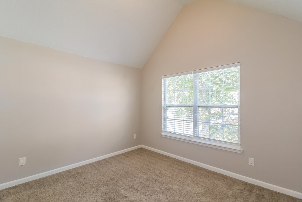 Building Photo - 5884 Bluegrass View