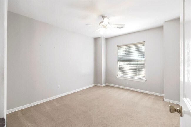 Building Photo - 14127 Swallowfield Dr