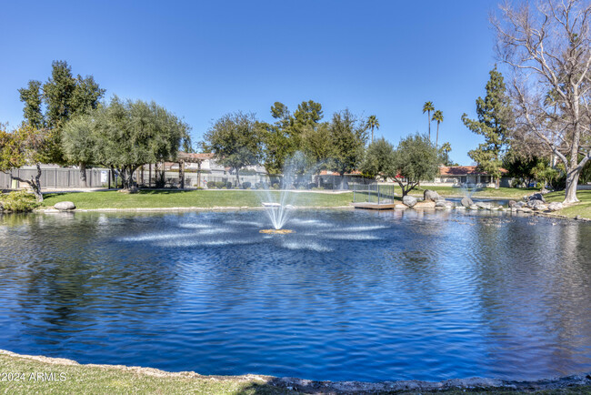 Building Photo - 7812 E Oakshore Dr