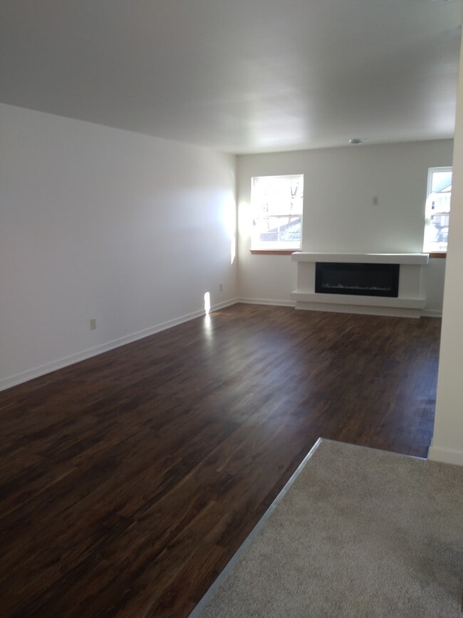 Building Photo - 2749 Hidden Dr