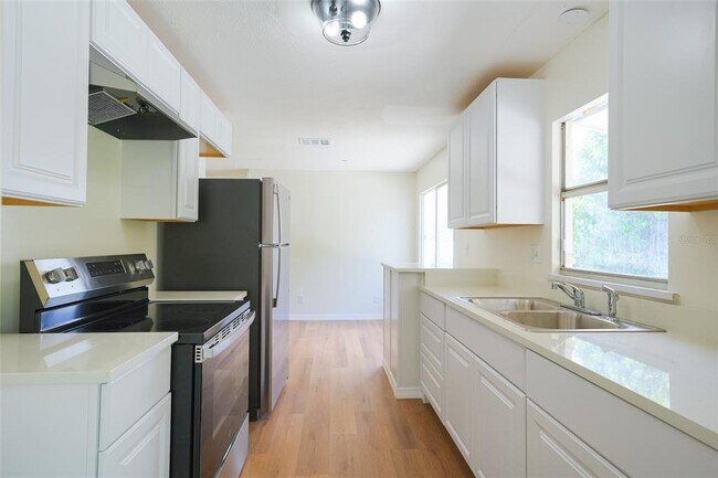 Building Photo - 6515 3rd St Ct W