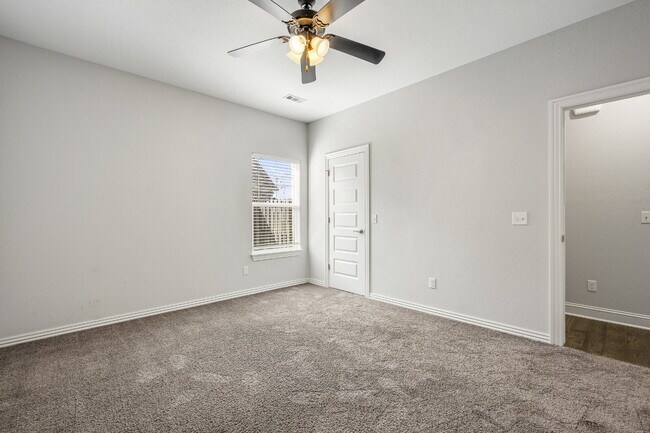 Building Photo - 2016 W Chandler Ave