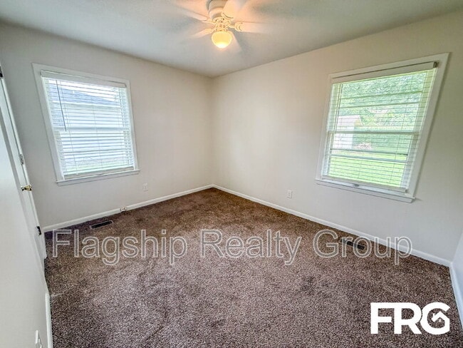 Building Photo - 910 Holloman St