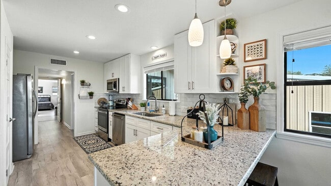 Building Photo - 1240 Canyon Springs Dr