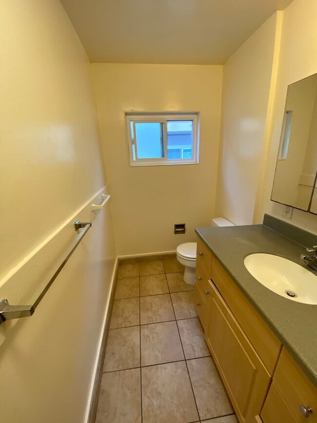 Building Photo - 6525 Del Playa Dr
