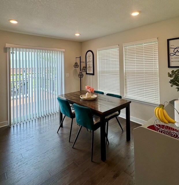 Building Photo - Large 4 Bedroom with Finished Basement - L...
