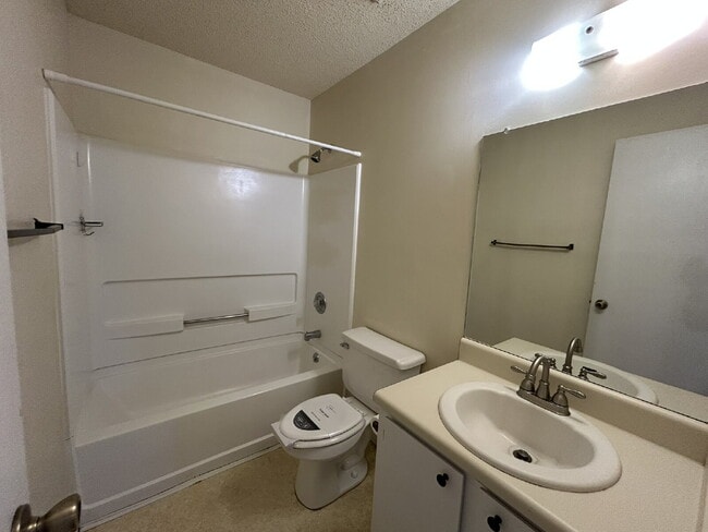 Building Photo - Home For Rent