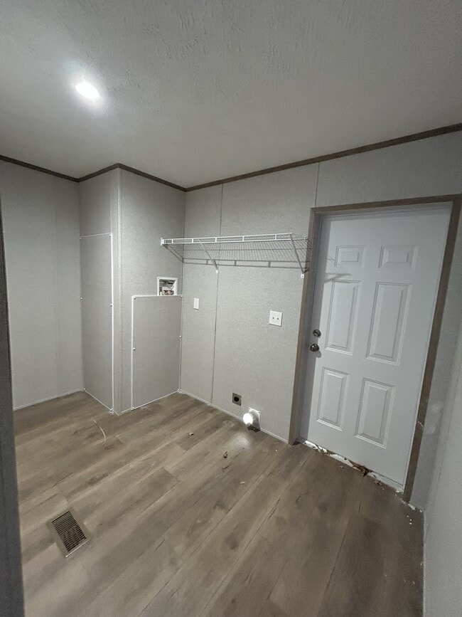 Building Photo - 111 Richie St