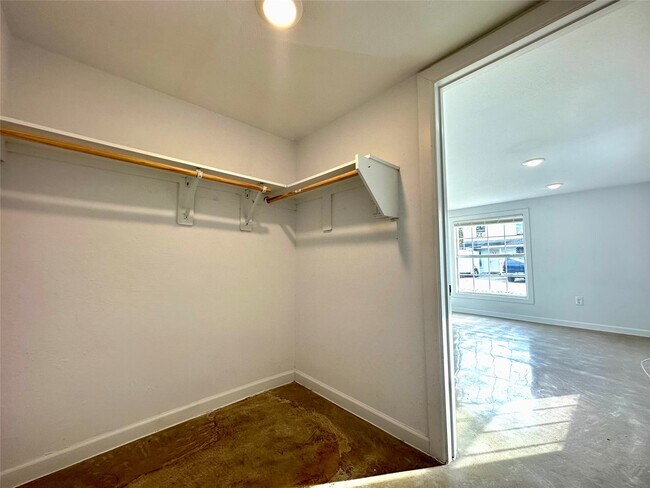 Building Photo - 808 Oakhurst St