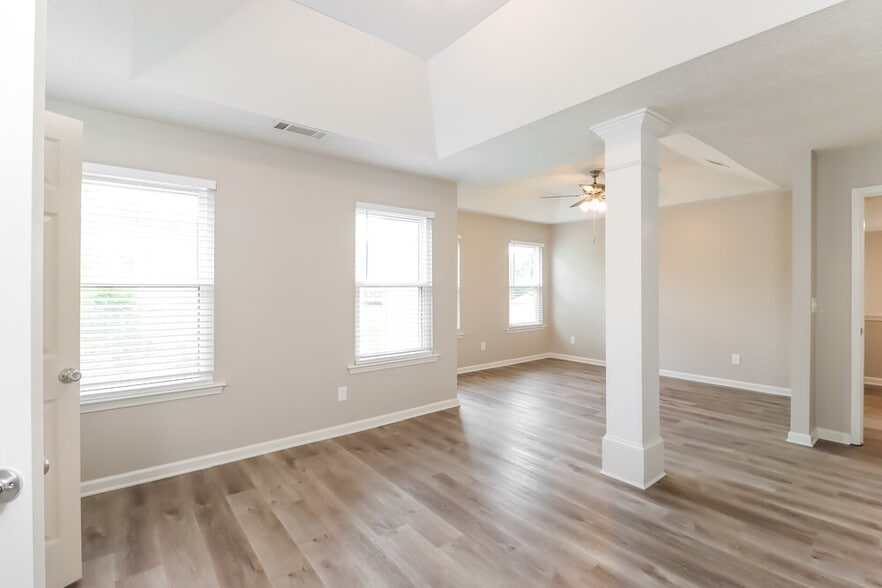 Building Photo - 10841 Paladin Dr