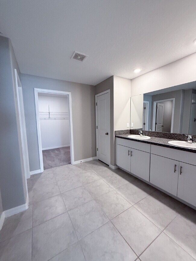 Building Photo - LIKE NEW 4-Bedroom, 2 Bath home in Triple ...