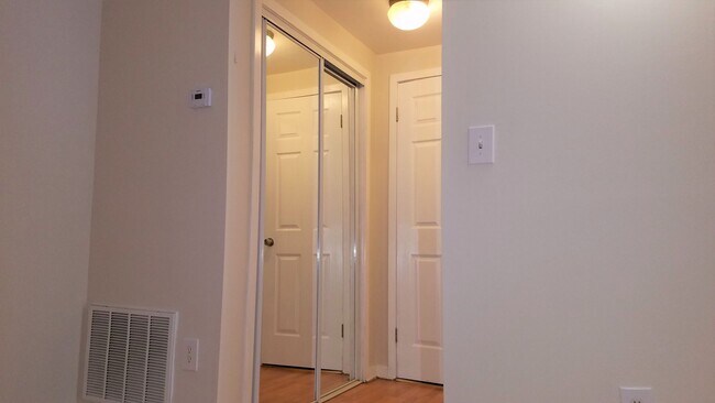 Building Photo - 9810 Hellingly Pl