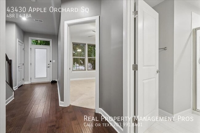 Building Photo - 43430 Apple Orch Sq