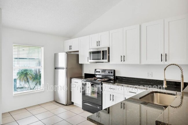 Building Photo - 3651 N Goldenrod Rd