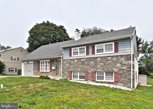 Building Photo - 559 General Muhlenberg Rd