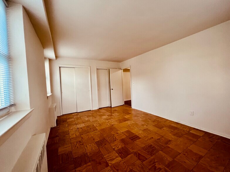 Building Photo - 242 Summit Ave