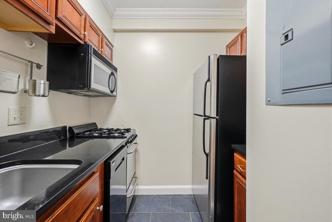 Building Photo - 906 S Washington St