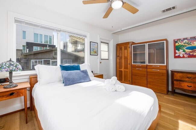 Building Photo - 525 S Tremont St