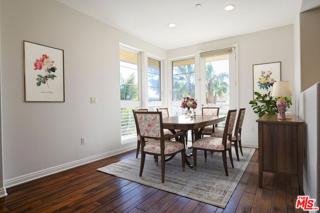 Building Photo - 5831 Seawalk Dr