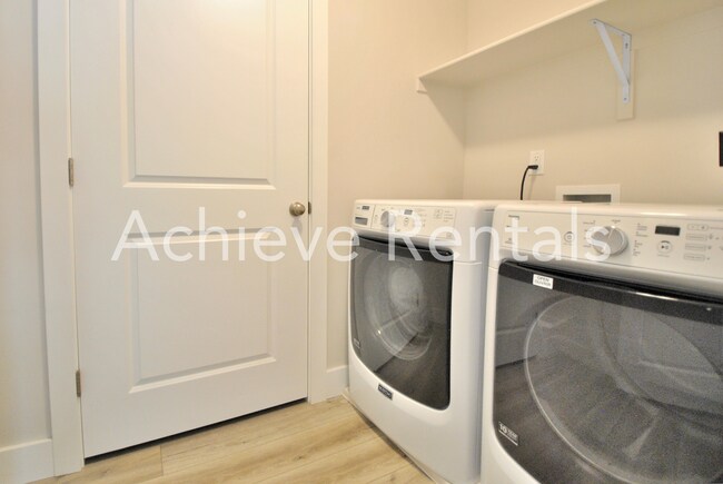 Building Photo - 2053 N 380 E