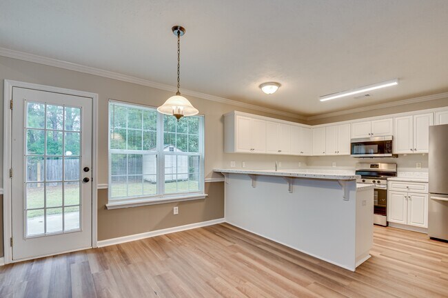 Building Photo - 7640 Pleasantville Way