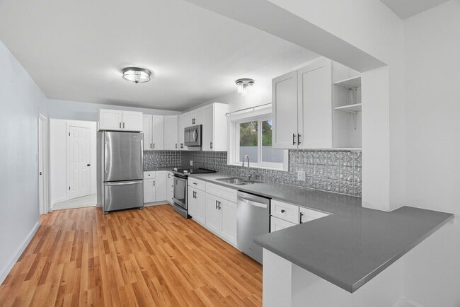 Building Photo - 1731 E Sanson Ave