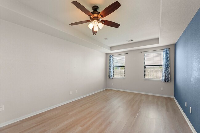 Building Photo - 5531 Drumlin Field Way