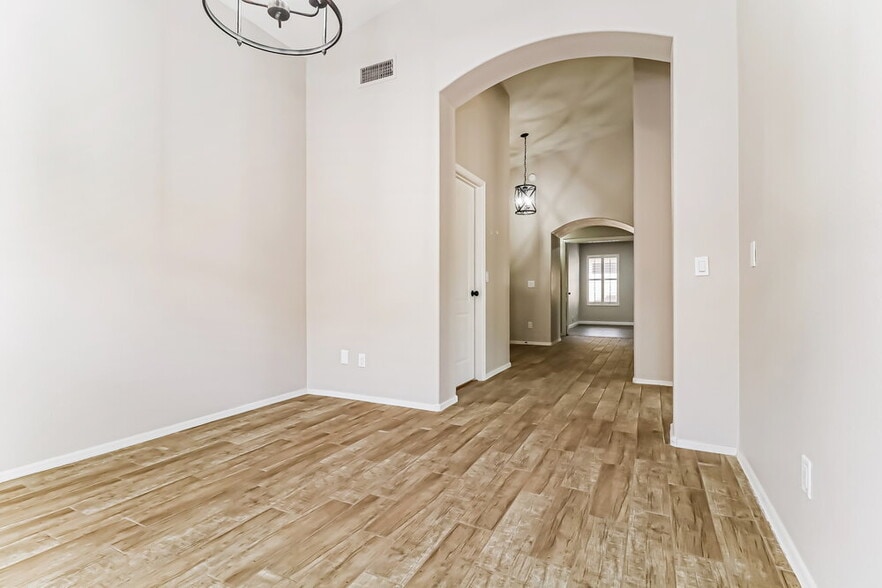 Building Photo - 17205 N Chance Dr